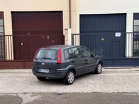 Usado Ford Fusion 68 CV (50 kW) 2004 Gris / plata Utilitario