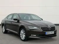 Usado Skoda Superb Ambition 150 CV (110 kW) 2017 Marrón Berlina