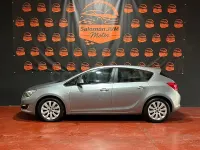 Usado Opel Astra Business 110 CV (80 kW) 2013 Gris / plata Familiar
