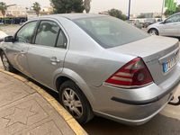 Usado Ford Mondeo Ghia 130 CV (95 kW) 2006 Gris Berlina