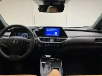 Usado Lexus UX Business Edition 184 CV (135 kW) 2024 Blanco SUV