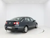 Usado VW Passat 140 CV (102 kW) 2005 Negro Berlina