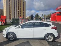 Usado Ford Focus Trend 125 CV (91 kW) 2015 Blanco Berlina