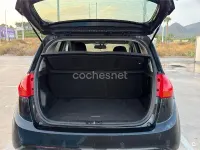 Usado Kia Venga 128 CV (94 kW) 2016 Negro Utilitario