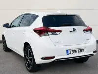Usado Toyota Auris Hybrid 136 CV (100 kW) 2018 Blanco Berlina