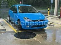 Usado Ford Focus Trend 100 CV (73 kW) 2002 Azul Berlina