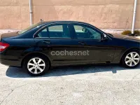 Usado Mercedes C200 Elegance 136 CV (100 kW) 2008 Negro Berlina