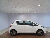 Używany Toyota Yaris Active 111 KM (81 kW) 2019 Biały Sedan/Limuzyna