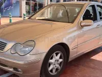 Usado Mercedes C200 Elegance 116 CV (85 kW) 2003 Beige Berlina