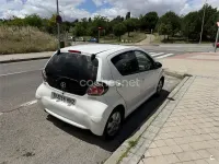 Usado Toyota Aygo City 68 CV (50 kW) 2013 Blanco Utilitario