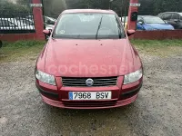 Usado Fiat Stilo Dynamic 103 CV (75 kW) 2002 Granate Berlina