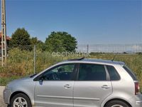 Usado VW Polo Advance 75 CV (55 kW) 2005 Gris / plata Berlina