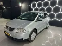 Usado VW Touran Highline 116 CV (85 kW) 2004 Gris / plata Monovolumen