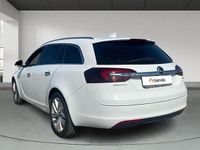 Usado Opel Insignia Selective 136 CV (100 kW) 2017 Blanco Familiar
