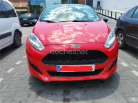 Usado Ford Fiesta 140 CV (102 kW) 2016 Rojo Utilitario