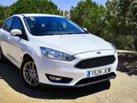 Usado Ford Focus Trend 125 CV (91 kW) 2015 Blanco Berlina