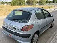 Usado Peugeot 206 70 CV (51 kW) 2004 Gris / plata Berlina