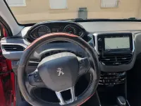 Usado Peugeot 2008 Allure 110 CV (80 kW) 2018 Rojo SUV
