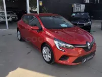 Usado Renault Clio V Intens 90 CV (66 kW) 2021 Rojo Berlina