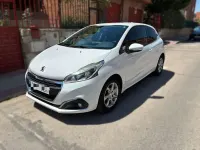 Usado Peugeot 208 Active 82 CV (60 kW) 2016 Blanco Utilitario
