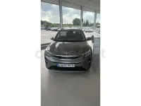 Usado Kia Stonic 100 CV (73 kW) 2025 Gris / plata SUV