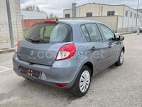 Usado Renault Clio II 75 CV (55 kW) 2011 Gris / plata Berlina