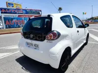 Usado Toyota Aygo Live 68 CV (50 kW) 2011 Blanco Utilitario