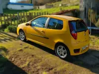 Usado Fiat Punto 95 CV (69 kW) 2003 Amarillo Utilitario