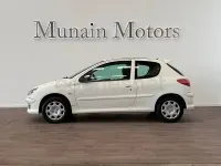 Usado Peugeot 206 75 CV (55 kW) 2002 Blanco Berlina