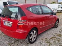 Usado Mercedes A150 Avantgarde 95 CV (69 kW) 2005 Rojo Monovolumen