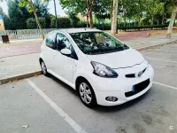 Usado Toyota Aygo 68 CV (50 kW) 2011 Blanco Utilitario