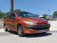 Usado Peugeot 206 75 CV (55 kW) 2001 Naranja Berlina