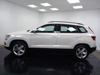 Usado Skoda Karoq Ambition 150 CV (110 kW) 2021 Blanco SUV