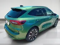 Usado Ford Kuga ST-Line X 243 CV (178 kW) 2024 Verde SUV