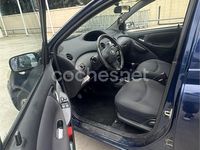 Usado Toyota Yaris Terra 75 CV (55 kW) 2003 Azul Berlina