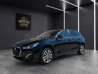 Usado Hyundai i30 120 CV (88 kW) 2019 Negro Berlina