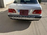 Usado Mercedes E300 136 CV (100 kW) 1996 Gris / plata Familiar
