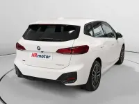 Begagnad BMW 225 Active Tourer Shadowline 245 HK (180 kW) 2022 Vit Minibuss