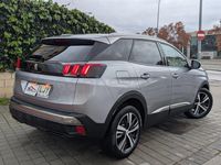Usado Peugeot 3008 Allure 130 CV (95 kW) 2020 Gris / plata SUV