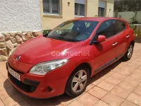 Usado Renault Mégane Dynamique 130 CV (95 kW) 2010 Rojo Berlina