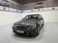 Usado Mercedes E220 Avantgarde 170 CV (125 kW) 2010 Gris / plata Berlina