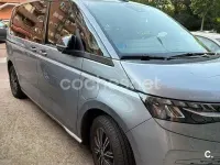 Usado VW Multivan Life 218 CV (160 kW) 2023 Gris / plata Monovolumen