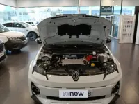 Usado Renault 5 E-Tech Techno 110 kW (150 CV) 2026 Blanco Berlina