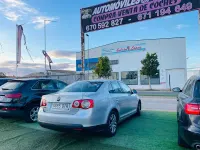 Usado VW Jetta Advance 105 CV (77 kW) 2005 Gris / plata Berlina