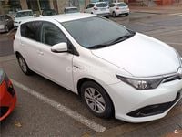 Usado Toyota Auris Hybrid Active 136 CV (100 kW) 2015 Blanco Berlina