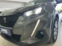 Usado Peugeot 2008 Active 110 CV (80 kW) 2021 Gris / plata SUV