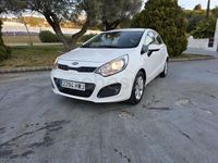 Usado Kia Rio 85 CV (62 kW) 2014 Blanco Berlina