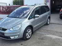 Usado Ford Galaxy Ghia 140 CV (102 kW) 2006 Gris / plata Monovolumen