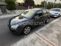 Usado Ford Focus Ghia 115 CV (84 kW) 2007 Negro Berlina