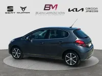 Usado Peugeot 208 Allure 100 CV (73 kW) 2016 Gris Utilitario